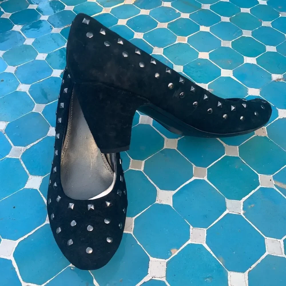 NEW KENNETH COLE STUDDED BLACK SUEDE LEATHER PUMPS
